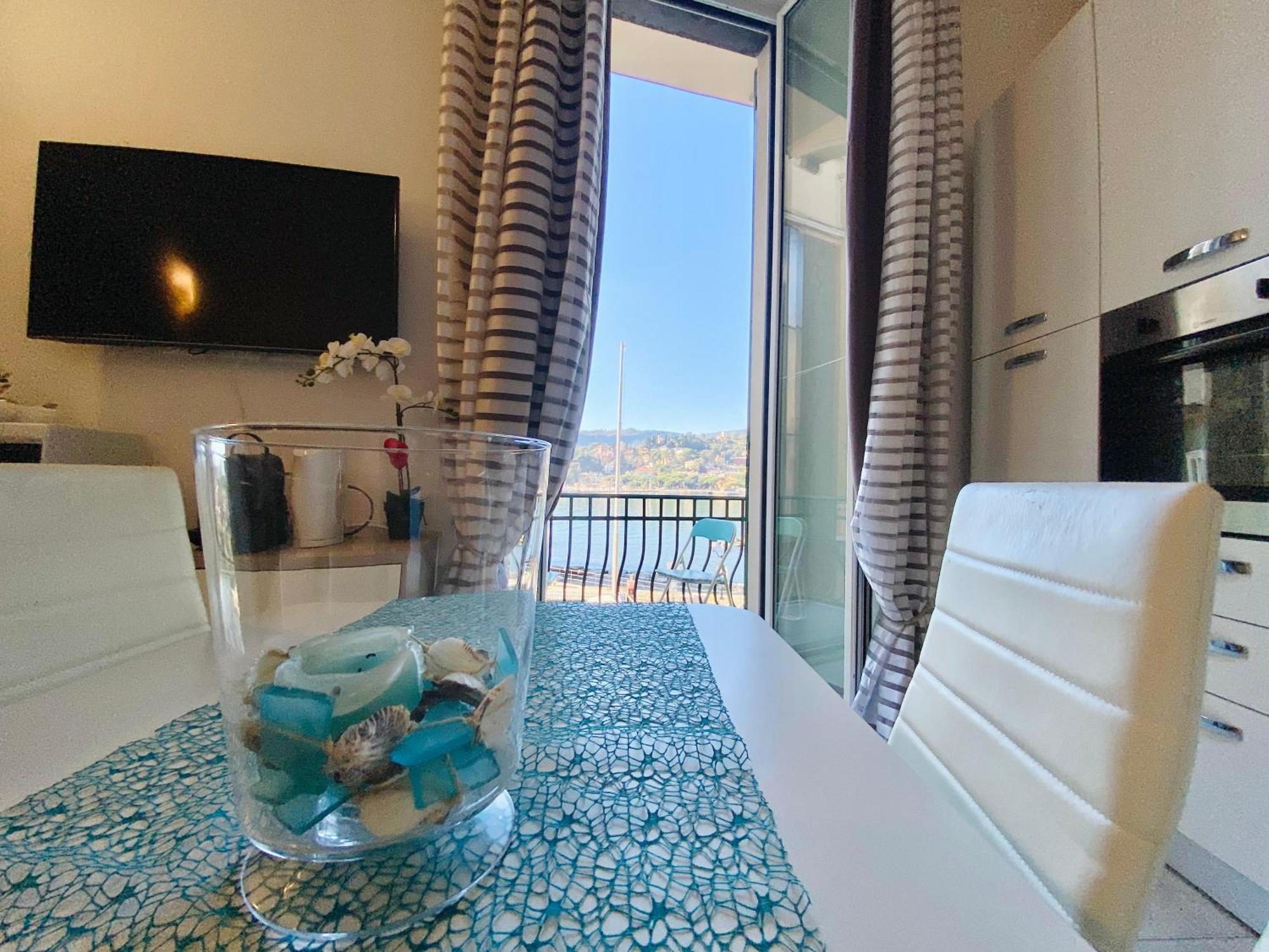 Alla Casa Rosa Al Mare- Centrale A Di Fronte Al Mare- Emozionante- Garage Privato Gratuito A 800 Mt- Aria Condizionata-Wifi Rapallo Exterior foto