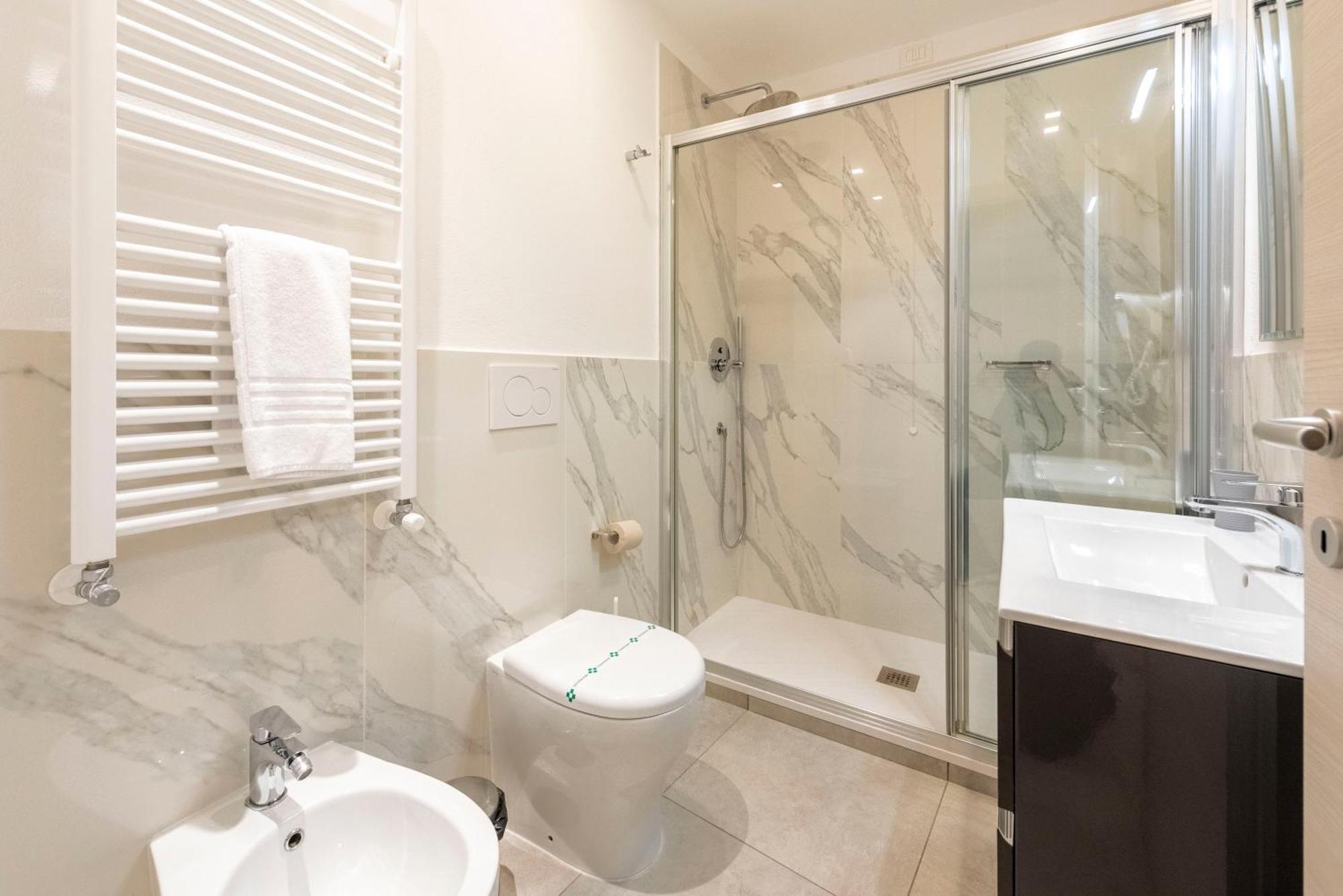 Alla Casa Rosa Al Mare- Centrale A Di Fronte Al Mare- Emozionante- Garage Privato Gratuito A 800 Mt- Aria Condizionata-Wifi Rapallo Exterior foto